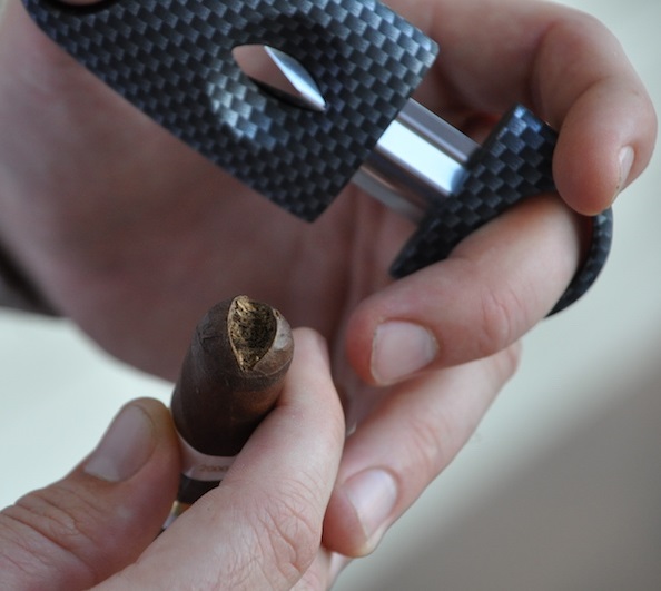 How to Use A V-Cut Cigar Cutter